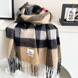 Brand new Burberry classic style scarf